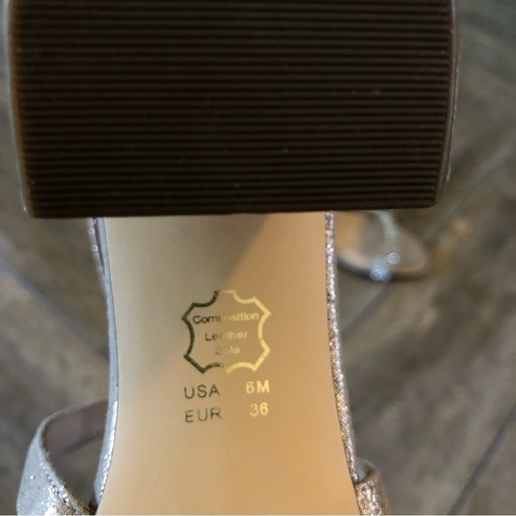 Nina Gold Strappy Sandals with Rhinestones Size 6 - Picture 4 of 6